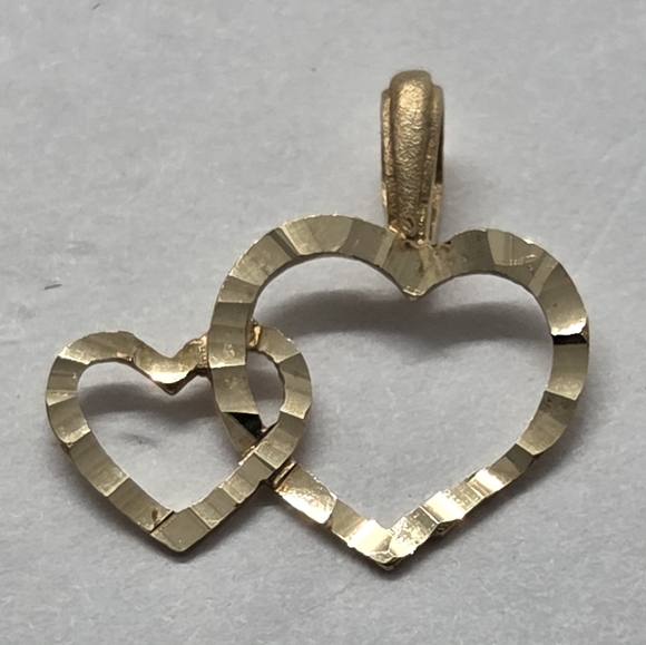 Gold Textured Vintage Pendant with Intricate Design - Picture 1 of 7